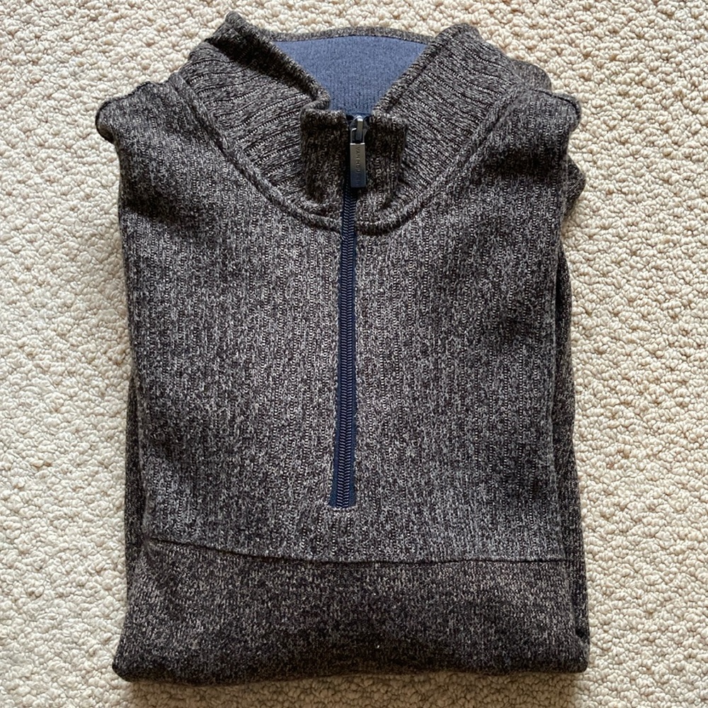 Men’s long sleeve pull over